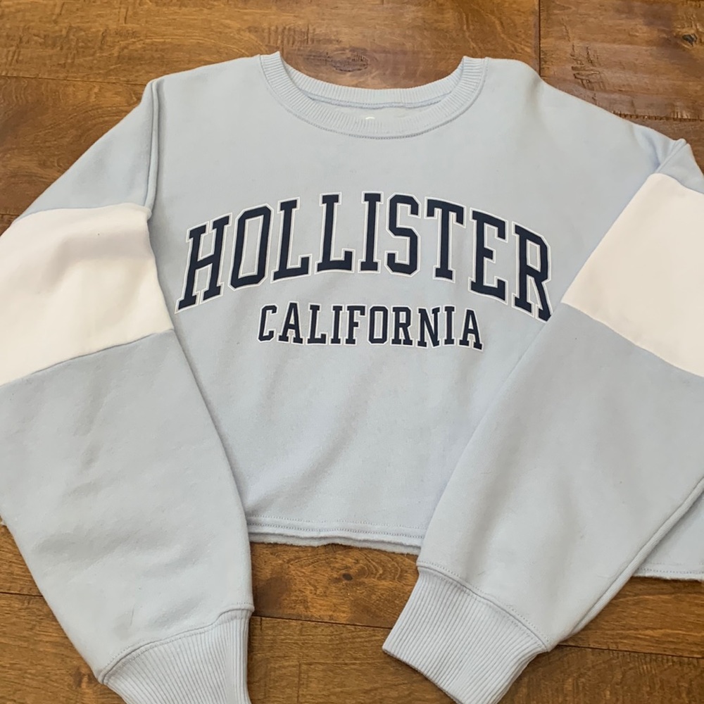 Hollister Womens Crewneck